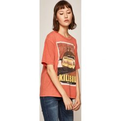 Medicine - T-shirt Movies. Czerwone bluzki damskie MEDICINE, s, z nadrukiem, z bawełny, z okrągłym kołnierzem. W wyprzedaży za 54,90 zł.