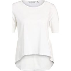 T-shirty damskie: And Less TOPAZ Tshirt z nadrukiem wisper white