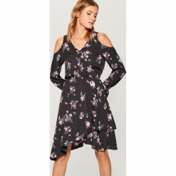 Sukienka open shoulder Gold Label - Wielobarwn. Szare sukienki marki Mohito. W wyprzedaży za 139,99 zł.