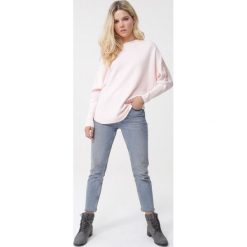 Jasnoróżowy Sweter Octavia. Różowe swetry damskie Born2be, s, z haftami, eleganckie, bez rękawów, długie, bez kaptura. Za 89,99 zł.