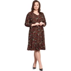 Czarna sukienka Magda z falbanką w drobne kwiatki XXL OVERSIZE. Czarne sukienki damskie Moda Size Plus Iwanek, na co dzień, xxl, w paski, z elastanu, z falbankami, bez rękawów, oversize. Za 139,90 zł.