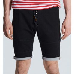 Jeansowe szorty typu jogger - Czarny. Czarne spodenki i szorty męskie Cropp, m, bez wzorów, z jeansu. Za 103,99 zł.