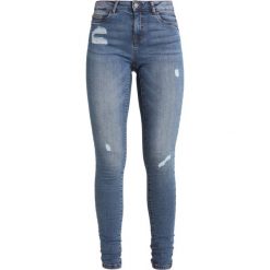 Noisy May NMLUCY Jeans Skinny Fit medium blue denim. Niebieskie rurki damskie Noisy May. Za 169,00 zł.