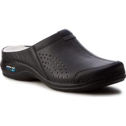 Klapki NURSING CARE - Veneza WG3A11 Black. Czarne klapki damskie Nursing Care, bez wzorów, ze skóry, bez obcasa. Za 279,00 zł.