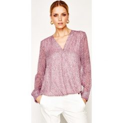 Bluzka DKNY P0BA9CMH. Różowe bluzki damskie DKNY, s, bez wzorów, z poliesteru, bez kołnierzyka, bez rękawów. Za 389,00 zł.