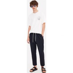 Jeansowe spodnie tailoring. Szare spodnie męskie marki Pull&Bear, m, bez wzorów, z jeansu. Za 69,90 zł.