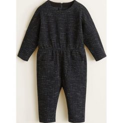 Mango Kids - Kombinezon dziecięcy 80-104 cm. Czarne kombinezony dziewczęce Mango Kids, bez wzorów, z bawełny, z długim rękawem, długie. W wyprzedaży za 59,90 zł.