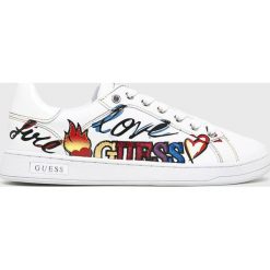 Guess Jeans - Buty. Czarne buty sportowe damskie Guess Jeans, z aplikacjami, z jeansu, sportowe. W wyprzedaży za 369,90 zł.
