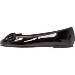 Pretty Ballerinas SHADE Baleriny black. Czarne baleriny damskie marki Pretty Ballerinas, bez wzorów, ze skóry, klasyczne, bez obcasa. Za 539,00 zł.