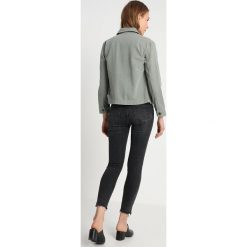 AllSaints JEMMA MILITARY Kurtka wiosenna khaki green. Brązowe kurtki damskie marki AllSaints, l, bez wzorów, z bawełny, bez kaptura. Za 569,00 zł.