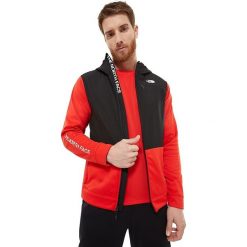 Kurtka The North Face Train N Logo Overlay T94CFXWU5. Czerwone kurtki męskie The North Face, s, bez wzorów, bez kaptura. Za 391,99 zł.