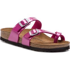 Japonki BIRKENSTOCK - Mayari 1012974 Metallic Cuts Magenta. Różowe klapki damskie Birkenstock, bez wzorów, ze skóry ekologicznej, bez obcasa. W wyprzedaży za 199,00 zł.