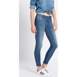 Lee - Jeansy Scarlett Low Moon Light. Niebieskie jeansy damskie rurki marki Lee, z obniżonym stanem. W wyprzedaży za 249,90 zł.
