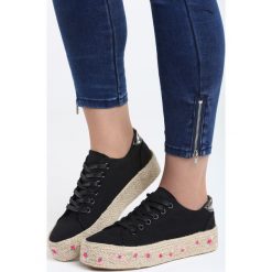 Czarne Espadryle Life Force. Czarne espadryle damskie Born2be, z haftami, bez obcasa, na platformie. Za 79,99 zł.