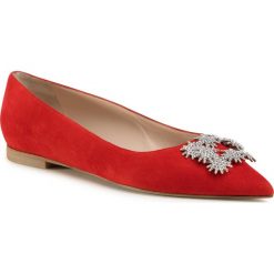 Baleriny STUART WEITZMAN - Kelsey Flat 9L53277 Red Suede. Czerwone baleriny damskie Stuart Weitzman, bez wzorów, ze skóry, klasyczne, bez obcasa, na płaskiej podeszwie. W wyprzedaży za 1279,00 zł.