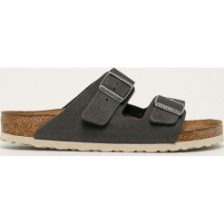 Birkenstock - Klapki skórzane Arizona. Szare kapcie męskie Birkenstock, ze skóry, z okrągłym noskiem, bez zapięcia. W wyprzedaży za 299,90 zł.