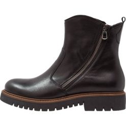Pier One Botki na platformie black. Czarne buty zimowe damskie Pier One, z materiału, na platformie. W wyprzedaży za 239,20 zł.