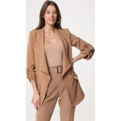 Ciemnobeżowa Marynarka Oneself. Brązowe marynarki damskie Born2be, s, bez wzorów. Za 129,99 zł.
