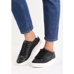 Czarne Creepersy Teedo. Czarne półbuty damskie Born2be, na imprezę, bez wzorów, z tkaniny, bez obcasa, na platformie, na sznurówki. Za 59,99 zł.