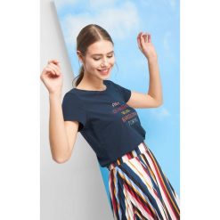 T-shirt z napisem. Niebieskie koszulki damskie Orsay, na co dzień, xs, z napisami, z bawełny, z okrągłym kołnierzem, z krótkim rękawem. W wyprzedaży za 20,00 zł.
