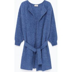Kardigan "Woxilen" w kolorze niebieskim. Niebieskie swetry damskie American Vintage, w paski, z wełny. W wyprzedaży za 239,95 zł.