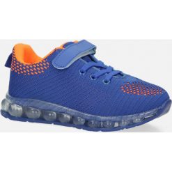Niebieskie buty sportowe na rzep casu 918a. Niebieskie buty dziewczęce sportowe Casu, bez wzorów, bez zapięcia. Za 59,99 zł.