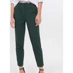 Spodnie cygaretki z paskiem - Khaki. Brązowe spodnie damskie Mohito. Za 119,99 zł.