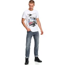 T-shirt z nadrukiem. Białe t-shirty męskie Top Secret, na zimę, xxl, z nadrukiem, z bawełny, bez kołnierzyka, krótkie. W wyprzedaży za 14,99 zł.