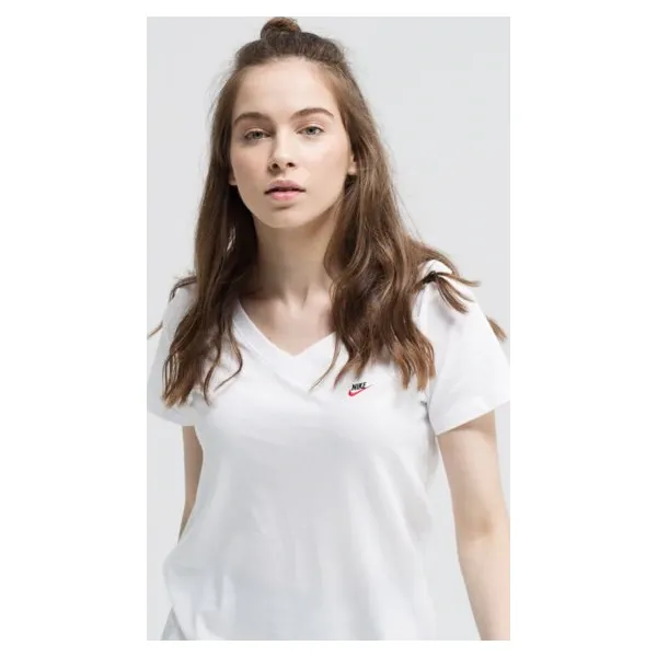 Nike Koszulka Ss W Nsw Lbr , biały, rozmiar M. Białe koszulki damskie Nike, s, bez wzorów, z bawełny, z dekoltem w serek. Za 79,99 zł.