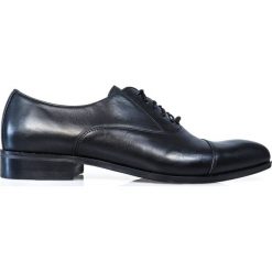 Czarne półmatowe wiedenki/oxfordy T118. Czarne buty wizytowe męskie Modini Moda Męska, na co dzień, bez wzorów, ze skóry, klasyczne, bez zapięcia. W wyprzedaży za 270,00 zł.