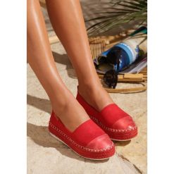 Czerwone Espadryle Feel Life. Czerwone espadryle damskie Renee, bez wzorów, ze skóry, bez obcasa, na platformie. Za 69,99 zł.