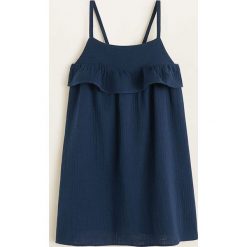 Mango Kids - Sukienka dziecięca Code 110-140 cm. Niebieskie sukienki dziewczęce Mango Kids, bez wzorów, z bawełny, casualowe, bez rękawów, proste. W wyprzedaży za 39,90 zł.