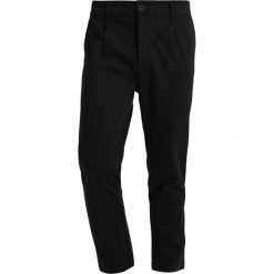 Chinosy męskie: Only & Sons ONSSTRIPE Chinosy black/white stripes