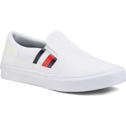 Tenisówki TOMMY HILFIGER - Lightweight Stripes Knit Slip One FM0FM02690 White YBS. Białe półbuty męskie TOMMY HILFIGER, na co dzień, bez wzorów, z gumy, bez zapięcia. Za 339,00 zł.