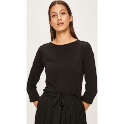 Answear - Bluzka. Czarne bluzki damskie ANSWEAR, na co dzień, uniwersalny, bez wzorów, z elastanu, z okrągłym kołnierzem, bez rękawów. Za 49,90 zł.
