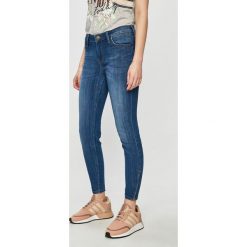 Lee - Jeansy Scarlett Cropped. Niebieskie jeansy damskie Lee, l. W wyprzedaży za 249,90 zł.