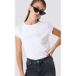 NA-KD T-shirt z błyszczącym napisem Nonsense - White. Białe t-shirty damskie NA-KD, z napisami, z bawełny, z okrągłym kołnierzem. Za 72,95 zł.