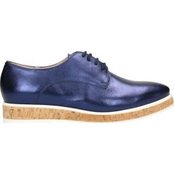 Półbuty INARI. Niebieskie półbuty damskie Gino Rossi, bez wzorów, ze skóry, eleganckie, na wysokim obcasie, na sznurówki. Za 249,90 zł.