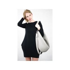 Szara workowata torba hobo ze skóry ekologicznej. Szare torebki klasyczne damskie Karolina audycka, w paski, z tkaniny, na ramię, z haftem. Za 225,00 zł.