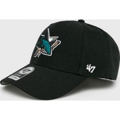 47brand - Czapka San Jose Sharks. Czarne czapki z daszkiem męskie marki 47brand, z haftami, z materiału. Za 89,90 zł.