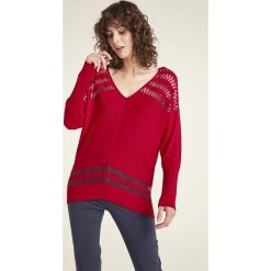 Sweter w kolorze czerwonym. Czerwone swetry damskie Heine, bez wzorów, bez rękawów, bez kaptura. W wyprzedaży za 129,95 zł.
