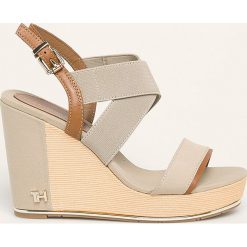 Tommy Hilfiger - Sandały. Koturny damskie TOMMY HILFIGER, bez obcasa, na obcasie, na klamry. Za 399,90 zł.