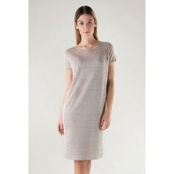 Sukienka w kolorze jasnobeżowym. Brązowe sukienki damskie Far Far Fashion, Ryłko by Agnes&Paul, na co dzień, bez wzorów, z okrągłym kołnierzem, bez rękawów, proste. W wyprzedaży za 89,95 zł.