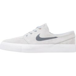 Nike SB ZOOM STEFAN JANOSKI PREM HT Tenisówki i Trampki wolf grey/dark grey/metallic gold/white. Szare trampki męskie marki Nike SB, z weluru. W wyprzedaży za 208,45 zł.