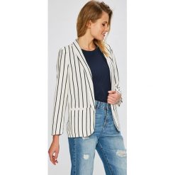 Vero Moda - Żakiet Asta. Białe żakiety damskie marki Vero Moda, s, z poliesteru. W wyprzedaży za 139,90 zł.