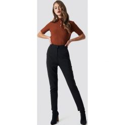 NA-KD Classic Dopasowane spodnie garniturowe - Black. Czarne spodnie damskie NA-KD Classic, z podwyższonym stanem. Za 161,95 zł.