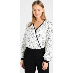 Bluzki damskie: Wallis Petite SPOT TIPPED WRAP Bluzka ivory