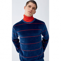 Aksamitna bluza w paski. Czerwone bluzy męskie Pull&Bear, m, w paski, bez kołnierzyka, bez rękawów, bez kaptura. Za 139,00 zł.