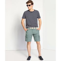 T-SHIRT KRÓTKI RĘKAW MĘSKI W PASKI. Niebieskie t-shirty męskie marki Top Secret, s, w paski, eleganckie, z klasycznym kołnierzykiem, krótkie. W wyprzedaży za 29,99 zł.