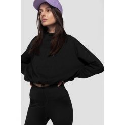 Bluza damska BLD292 - głęboka czerń. Czarne bluzy damskie 4f, bez wzorów, z dzianiny, z krótkim rękawem, krótkie, z kapturem. W wyprzedaży za 119,99 zł.